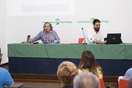 Encuentro entre Manu Sánchez y Selu García Cossío. Curso "30 años de Carnaval de Cádiz, máximo exponente del humor crítico" . Cursos de Verano de la Universidad de Málaga. Vélez-Málaga. Julio de 2019