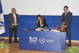 Toma de posesión de Isabel de la Bandera Cascales como profesora titular del Área de Teoría de la Señal y Comunicaciones de la Universidad de Málaga. Toma de posesión de nuevos catedráticos y profesores titulares de la Universidad de Málaga. Paraninfo. Noviembre de 2023
