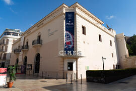 Exteriores del cine. Gala de Clausura de la 30 edición de Fancine de la Universidad de Málaga. Cine Albéniz. Noviembre de 2020