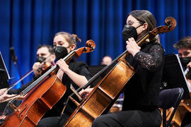 Chelistas. Concierto de Bandas Sonoras de la 31 edición de Fancine de la Universidad de Málaga. Auditorio de la Escuela Técnica de Ingeniería de Telecomunicaciones e Informática. Noviembre de 2021