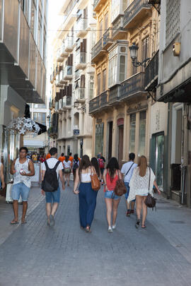 Visita guiada por el centro histórico. Olimpiada Española de Economía, Fase Nacional. Calle Santa Lucía. Málaga. Junio de 2015