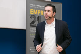 Representación previa a la conferencia de Josef Ajram. Seminario "Emprende 21". Paraninfo. Noviembre de 2017