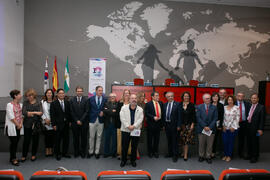 Foto de grupo tras la inauguración de la jornada de celebración del décimo Aniversario de la colaboración de la Universidad de Málaga y la Universidad Nacional de Incheon. Complejo de Estudios Sociales y Comercio. Octubre de 2019