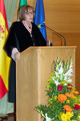 Adelaida de la Calle en la investidura como Doctores "Honoris Causa" de Michelle Mattelart y Armand Mattelart por la Facultad de Ciencias de la Comunicación de la Universidad de Málaga. Rectorado. Abril de 2014