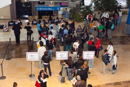 Entrega de acreditaciones y documentación. 3º Congreso Internacional de Actividad Físico-Deportiva para Mayores de la Universidad de Málaga. Palacio de Ferias y Congresos de Málaga. Marzo de 2009