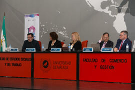 Intervención de Rafael Bueno en mesa redonda. Décimo Aniversario de colaboración de la Universidad de Málaga y la Universidad Nacional de Incheon. Complejo de Estudios Sociales y Comercio. Octubre de 2019