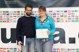 José Manuel Rodríguez Pavón con una alumna en su graduación. Centro Internacional de Español. Marzo de 2015