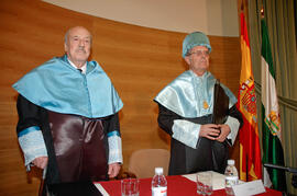 Investidura como Doctor "Honoris Causa" de D. Alfonso Canales Pérez Bryan por la Universidad de Málaga. Salón de Actos del Rectorado. Mayo de 2005
