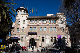 Edificio del Rectorado tras la restauración de su veleta. Málaga. Febrero de 2019