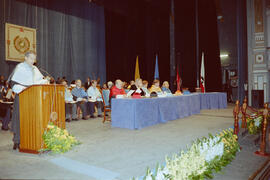 Investidura como Doctor "Honoris Causa" de D. Manuel Alcántara por la Universidad de Málaga. Teatro Cervantes. Noviembre de 2000
