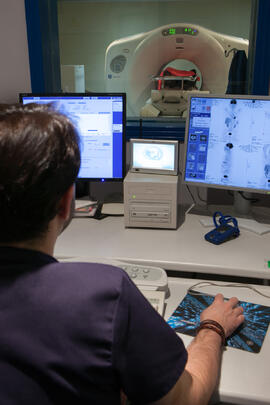 Tomografía por Emisión de Positrones (PET). Centro de Investigaciones Médico Sanitarias. Campus de Teatinos. Diciembre de 2016