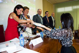 Entrega de diploma ganador V Reto Gestalentum. Facultad de Ciencias Económicas y Empresariales. Octubre de 2014
