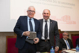José Sánchez Maldonado y Eugenio José Luque en la clausura del 50 Aniversario de la Facultad de Económicas. Facultad de Ciencias Económicas y Empresariales. Marzo de 2016