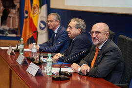 Mesa presidencial. Conferencia de Pablo Hernández de Cos en la Facultad de Ciencias Económicas y Empresariales de la Universidad de Málaga. Paraninfo. Octubre de 2022