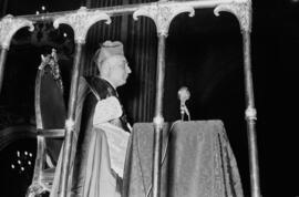 Procesión encabezada por el obispo Herrera Oria con motivo de la muerte del papa Juan XXIII. Málaga. Junio de 1963