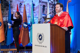 Juan José Hinojosa Torralvo. Investidura como Doctores "Honoris Causa" por la Universidad de Málaga de Miquel Roca i Junyent y Miguel Herrero y Rodríguez de Miñón. Paraninfo. Diciembre de 2024