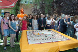 Tarta conmemorativa del 50 Aniversario de la Facultad de Económicas. Facultad de Ciencias Económicas y Empresariales. Octubre de 2015