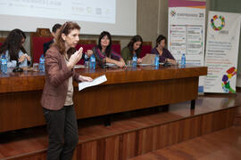 Isabel Abad presenta la mesa redonda "Innovación y emprendimiento social". Seminario "Emprende 21". Facultad de Ciencias Económicas y Empresariales. Noviembre de 2016