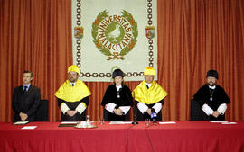 Toma de posesión de D.ª Adelaida de la Calle Martín como Rectora de la Universidad de Málaga. Paraninfo. Enero de 2004