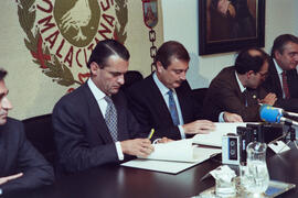 Firma de convenio de Banesto con la Universidad de Málaga. Febrero de 1991