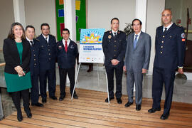 María Angeles Rastrollo con Carlos C. Salinas y miembros de Bomberos en Acción ONGD antes de la inauguración del I Encuentro Hispano-Filipino. Rectorado. Abril 2015.