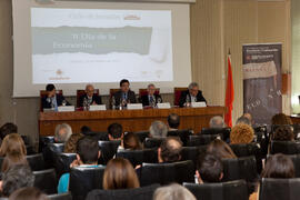 Mesa de trabajo "Palancas de crecimiento", durante la jornada del II Día de la Economía Andaluza. Facultad de Ciencias Económicas y Empresariales. Febrero de 2015