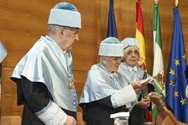 Investidura como "Doctores Honoris Causa" de Antonio García Berrio y Pilar Palomo Vázquez por la Facultad de Filosofía y Letras de la Universidad de Málaga. Edificio del Rectorado. Junio de 2024