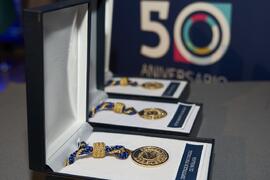 Medallas de Oro de la Universidad de Málaga para la Junta de Andalucía, la Diputación Provincial de Málaga y el Ayuntamiento de la capital. Paraninfo. Noviembre de 2023