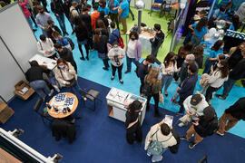 Asistentes a la Jornada de Puertas Abiertas de la Universidad de Málaga. Complejo Polideportivo Universitario. Marzo de 2022