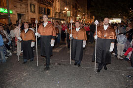 Representantes de la Universidad de Málaga en el desfile procesional de la Hermandad de los Estudiantes. Abril de 2014