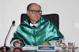 Investidura como Doctor "Honoris Causa" de D. Vicenç Navarro por la Universidad de Málaga. Paraninfo. Diciembre de 2009