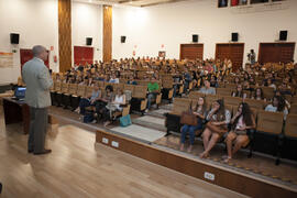 Intervención de Eugenio José Luque. Acto de bienvenida al alumnado de primer curso de Económicas. Paraninfo. Septiembre de 2015
