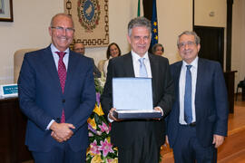 Entrega de distinción a José Miguel Pena Andreu. Celebración de San Lucas. Facultad de Medicina. Noviembre de 2019