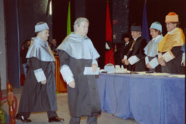 Investidura como Doctor "Honoris Causa" de D. Manuel Alcántara por la Universidad de Málaga. Teatro Cervantes. Noviembre de 2000