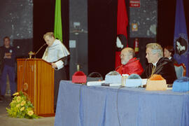 Investidura como Doctor "Honoris Causa" de D. Manuel Alcántara por la Universidad de Málaga. Teatro Cervantes. Noviembre de 2000