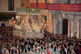 Trono procesional de la Virgen Nuestra Señora de Gracia y Esperanza de la Hermandad de los Estudiantes. Málaga. Abril de 2014
