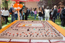 Tarta conmemorativa del 50 Aniversario de la Facultad de Económicas. Facultad de Ciencias Económicas y Empresariales. Octubre de 2015