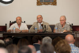Eugenio Luque presenta la conferencia de Eugenio Chicano: "Málaga 1965. Hechos y personas alrededor del nacimiento de la Facultad de Económicas". Sociedad Económica Amigos del País. Julio de 2015