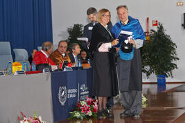 Entrega de la insignia al mérito en el trabajo. Acto Conmemorativo de los 40 años de la Universidad de Málaga. Escuela Técnica Superior de Ingeniería Informática. Diciembre de 2012