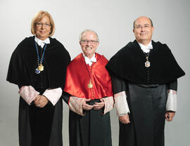 Adelaida de la Calle y Miguel Florencio con Juan Antonio Carrillo Salcedo como Doctor "Honoris Causa" por la Facultad de Derecho de la Universidad de Málaga. Octubre de 2007