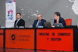 Intervención de Dong Sung Cho. Inauguración de la jornada de celebración del décimo Aniversario de la colaboración de la Universidad de Málaga y la Universidad Nacional de Incheon. Complejo de Estudios Sociales y Comercio. Octubre de 2019