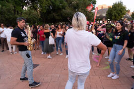 Actuación del grupo musical "Who Killed the DJ". Welcome to UMA. Bienvenida a los alumnos de intercambio internacional de la Universidad de Málaga. Jardín botánico. Octubre de 2019
