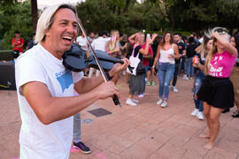 Actuación del grupo musical "Who Killed the DJ". Welcome to UMA. Bienvenida a los alumnos de intercambio internacional de la Universidad de Málaga. Jardín botánico. Octubre de 2019
