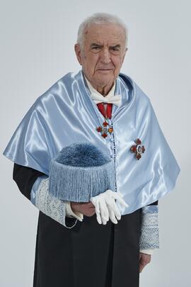 Retrato de Antonio García Berrio previo a su investidura como "Doctor Honoris Causa" por la Facultad de Filosofía y Letras de la Universidad de Málaga. Edificio del Rectorado. Junio de 2024