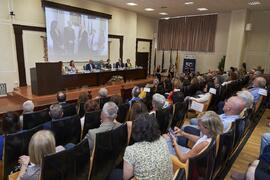 Entrega de la Medalla de Oro de la Facultad de Medicina de la Universidad de Málaga a Francisco de la Torre en la celebración de su 50 Aniversario. Facultad de Medicina. Octubre de 2022
