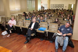 Asistentes a la mesa redonda "Innovación y emprendimiento social". Seminario "Emprende 21". Facultad de Ciencias Económicas y Empresariales. Noviembre de 2016