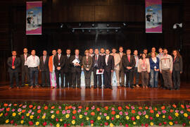 Foto de grupo en la Clausura del 3º Congreso Internacional de Actividad Físico-Deportiva para Mayores de la Universidad de Málaga. Palacio de Ferias y Congresos de Málaga. Marzo de 2009