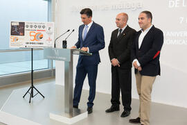 Miguel Ángel Conejo, Elías Bendodo y Eugenio José Luque en la presentación del décimo de lotería conmemorativo del 50 Aniversario de la Facultad de Económicas. Diputación Provincial de Málaga.Facultad de Ciencias Económicas y Empresariales. Abril de 2016