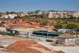 Obras junto al tranvía en el Bulevar del Campus de Teatinos. Julio de 2021