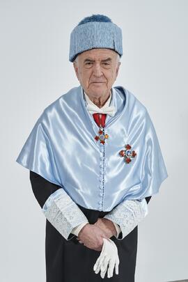 Retrato de Antonio García Berrio previo a su investidura como "Doctor Honoris Causa" por la Facultad de Filosofía y Letras de la Universidad de Málaga. Edificio del Rectorado. Junio de 2024